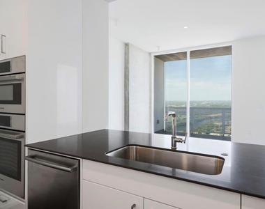301 West Ave - Photo Thumbnail 6