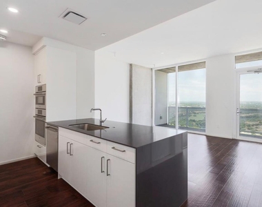 301 West Ave - Photo Thumbnail 8