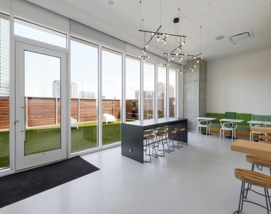 301 West Ave - Photo Thumbnail 27