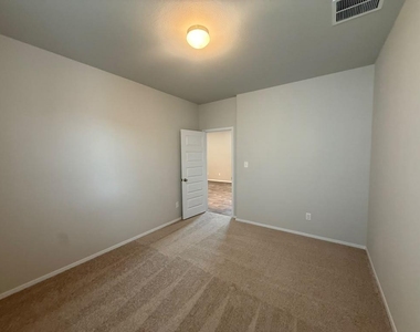 2601 Foss Rd - Photo Thumbnail 9