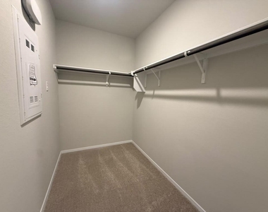 2601 Foss Rd - Photo Thumbnail 20