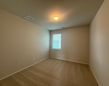 2601 Foss Rd - Photo Thumbnail 10