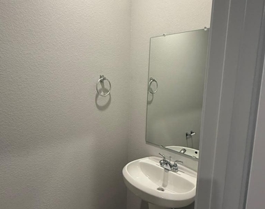 2601 Foss Rd - Photo Thumbnail 6