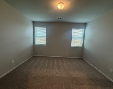 2601 Foss Rd - Photo Thumbnail 17