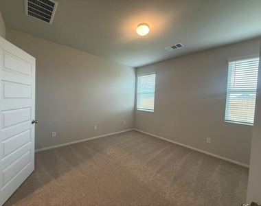 2601 Foss Rd - Photo Thumbnail 22