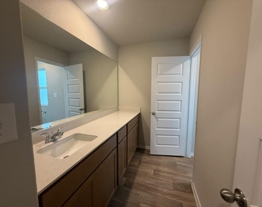 2601 Foss Rd - Photo Thumbnail 35