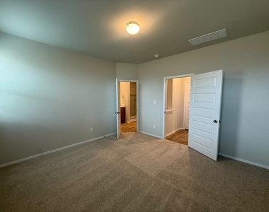 2601 Foss Rd - Photo Thumbnail 16