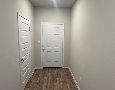 2601 Foss Rd - Photo Thumbnail 4