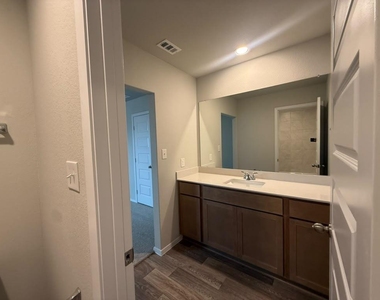 2601 Foss Rd - Photo Thumbnail 32