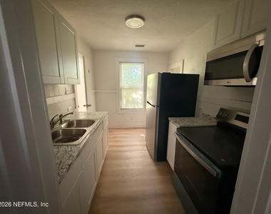 1658 W 4th Street - Photo Thumbnail 5