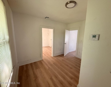 1658 W 4th Street - Photo Thumbnail 17