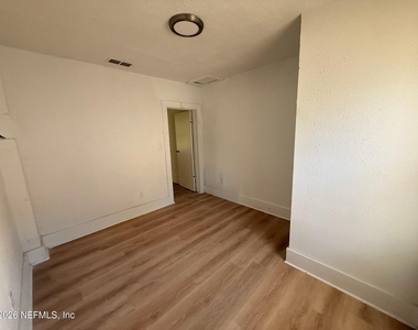 1658 W 4th Street - Photo Thumbnail 14