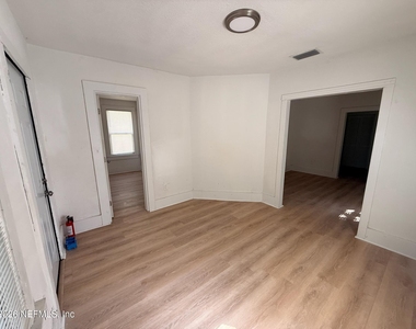 1658 W 4th Street - Photo Thumbnail 2