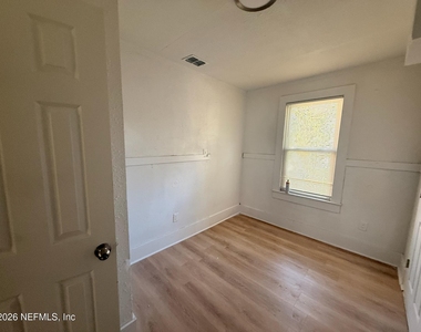 1658 W 4th Street - Photo Thumbnail 13