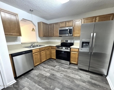 8440 Mcgirts Village Lane - Photo Thumbnail 2