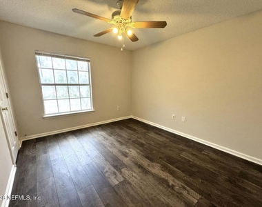 8440 Mcgirts Village Lane - Photo Thumbnail 6
