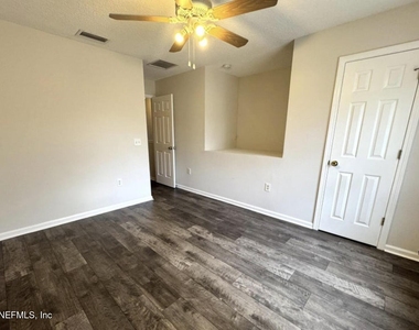 8440 Mcgirts Village Lane - Photo Thumbnail 7
