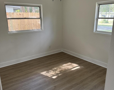 1629 Griflet Road - Photo Thumbnail 10