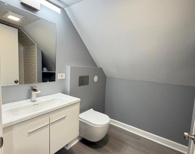 5032 S Kolin Avenue - Photo Thumbnail 4