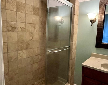 1423 Ingleside Avenue - Photo Thumbnail 13