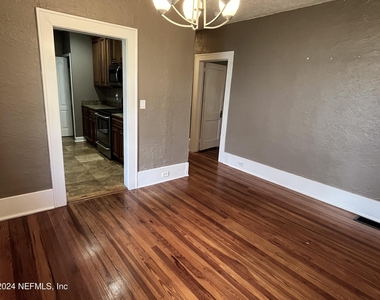 1423 Ingleside Avenue - Photo Thumbnail 7