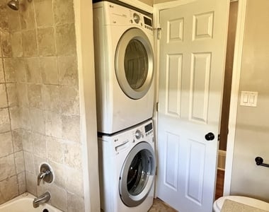 1423 Ingleside Avenue - Photo Thumbnail 19
