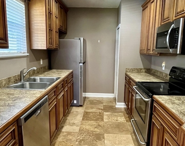 1423 Ingleside Avenue - Photo Thumbnail 8