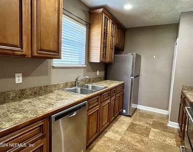 1423 Ingleside Avenue - Photo Thumbnail 9