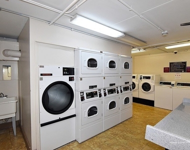 1460 Fairlane Drive - Photo Thumbnail 11