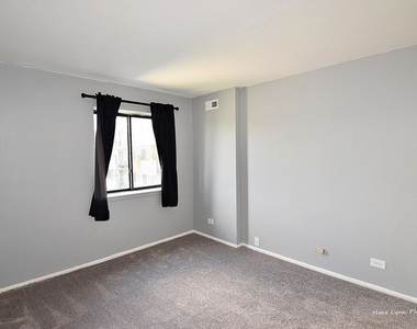 1460 Fairlane Drive - Photo Thumbnail 8