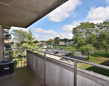 1460 Fairlane Drive - Photo Thumbnail 10