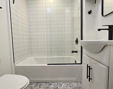 2541 N Southport Avenue - Photo Thumbnail 14