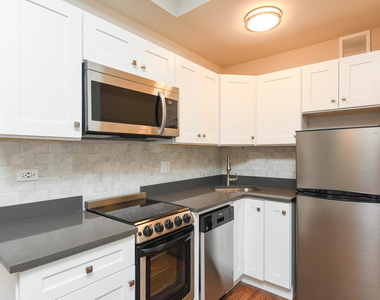 640 W Wrightwood Avenue - Photo Thumbnail 1