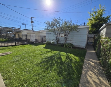 876 N Sacramento Boulevard - Photo Thumbnail 16