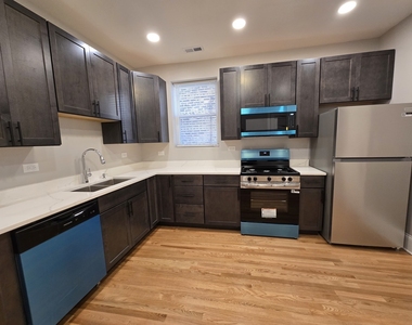 876 N Sacramento Boulevard - Photo Thumbnail 6