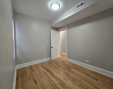 876 N Sacramento Boulevard - Photo Thumbnail 9