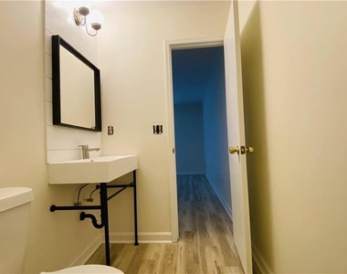 875 Heritage Oaks Drive - Photo Thumbnail 7