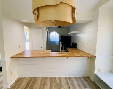 875 Heritage Oaks Drive - Photo Thumbnail 4