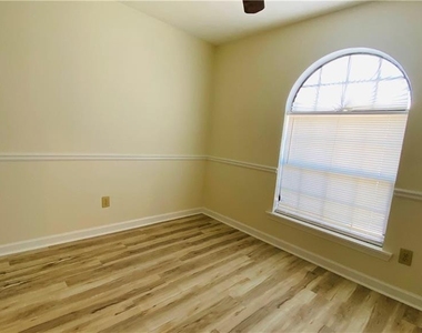 875 Heritage Oaks Drive - Photo Thumbnail 6