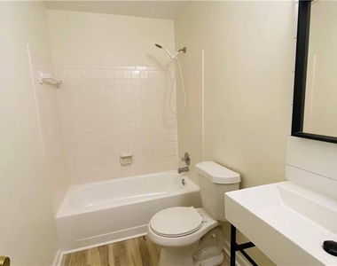 875 Heritage Oaks Drive - Photo Thumbnail 8