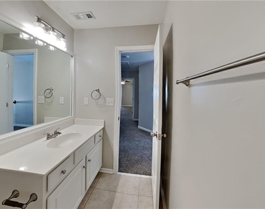 6260 Vinings Vintage Drive - Photo Thumbnail 15