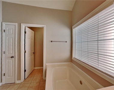 6260 Vinings Vintage Drive - Photo Thumbnail 11