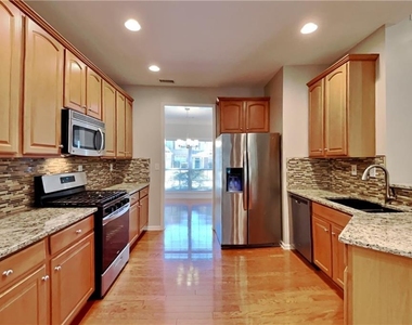 6260 Vinings Vintage Drive - Photo Thumbnail 5