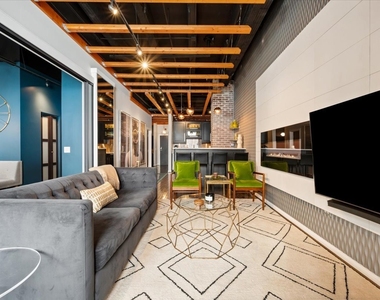 20 N State Street - Photo Thumbnail 8