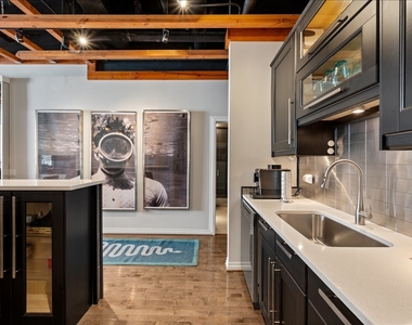 20 N State Street - Photo Thumbnail 13