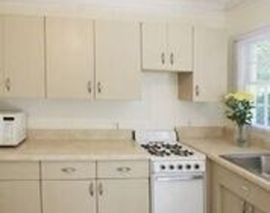 1261 Kingsley Circle Ne - Photo Thumbnail 4