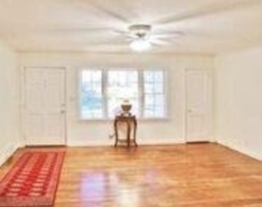 1261 Kingsley Circle Ne - Photo Thumbnail 2