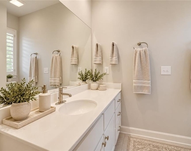 380 Rose Garden Lane - Photo Thumbnail 15