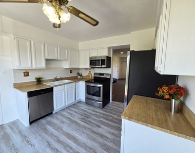 9370 Hamilton Court - Photo Thumbnail 6