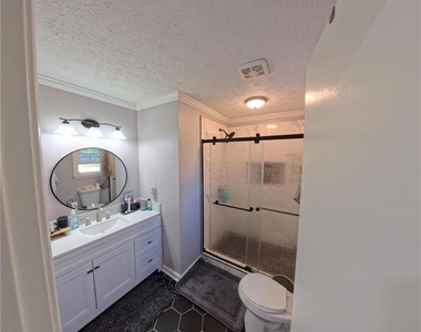 3020 Raymonds Drive - Photo Thumbnail 12